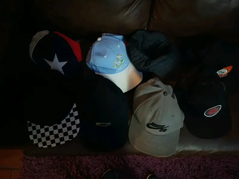 Lote de gorras variadas de estilo casual - 3