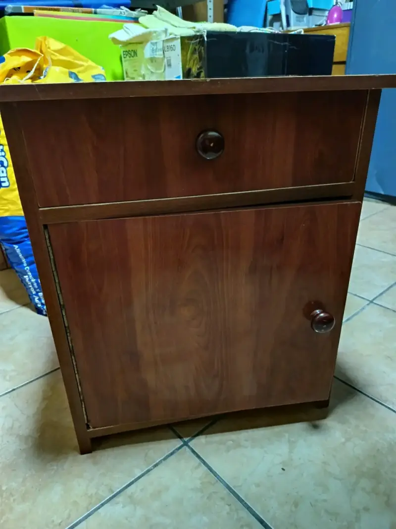 Mesa de noche de madera con cajón - 3