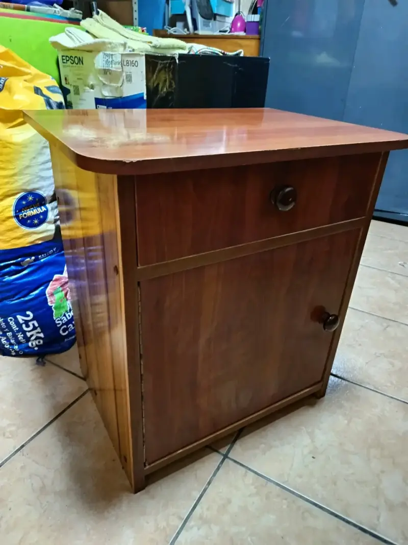 Mesa de noche de madera con cajón - 4