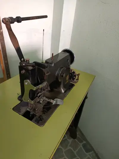 Máquina de coser industrial Singer - miniatura 4