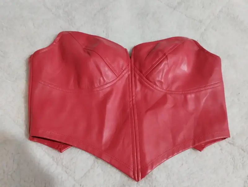 Corset rojo de cuero sintético - 1