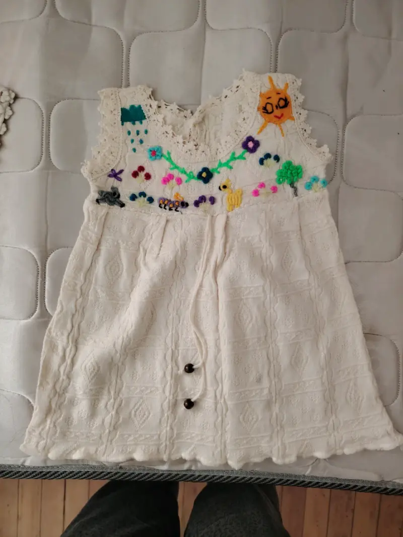 Vestido infantil bordado a mano - 1