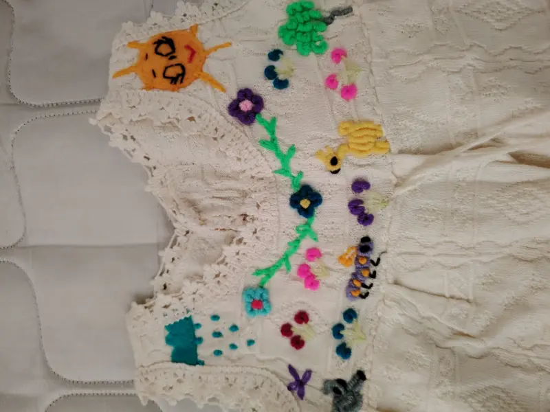 Vestido infantil bordado a mano - 2