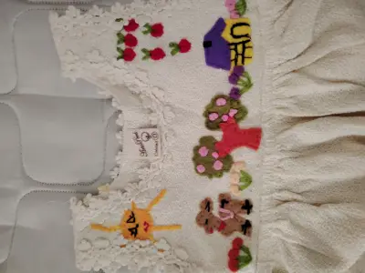 Vestido infantil bordado a mano - miniatura 2