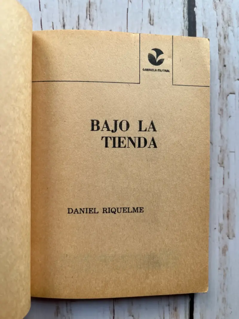 Libro 'Bajo la Tienda' de Daniel Riquelme - 5
