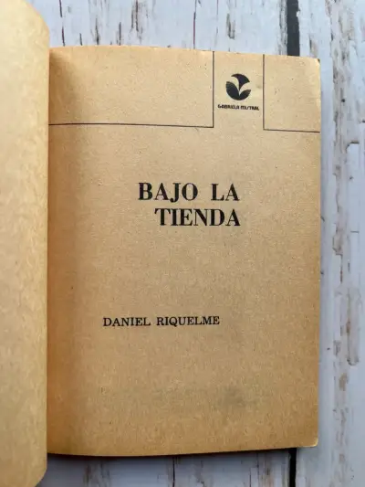 Libro 'Bajo la Tienda' de Daniel Riquelme - miniatura 5