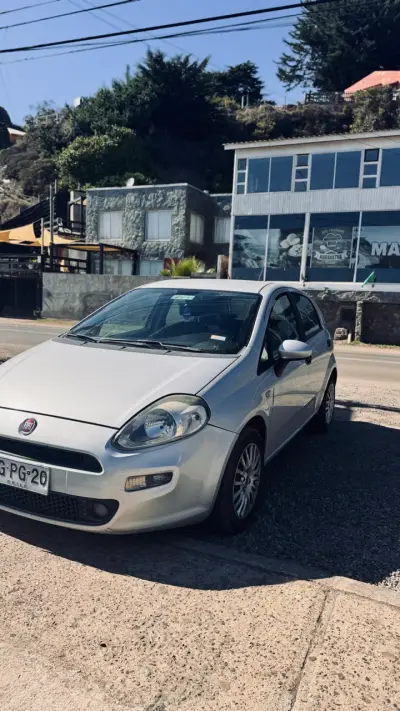 Fiat Grande  Punto Automático 2014 en buen estado - miniatura 3