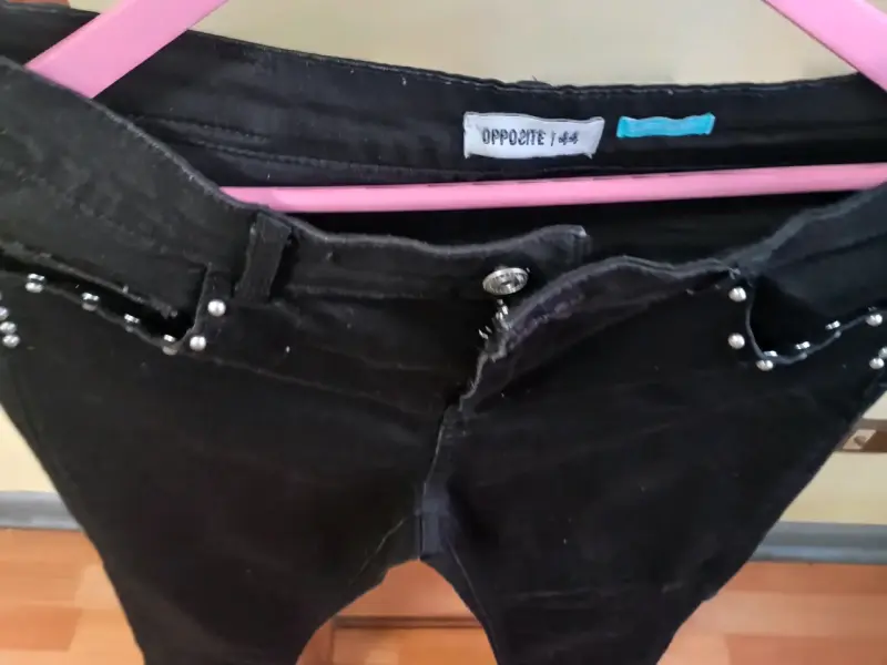 Jeans negros Opposite con tachas - 1