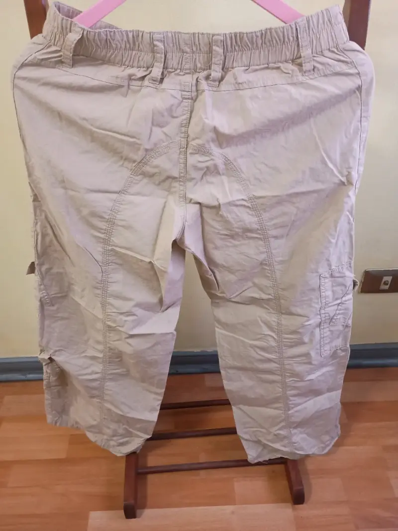 Pantalones cargo beige mujer - 1