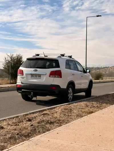 SUV Kia Sorento 2011 en buen estado - miniatura 2
