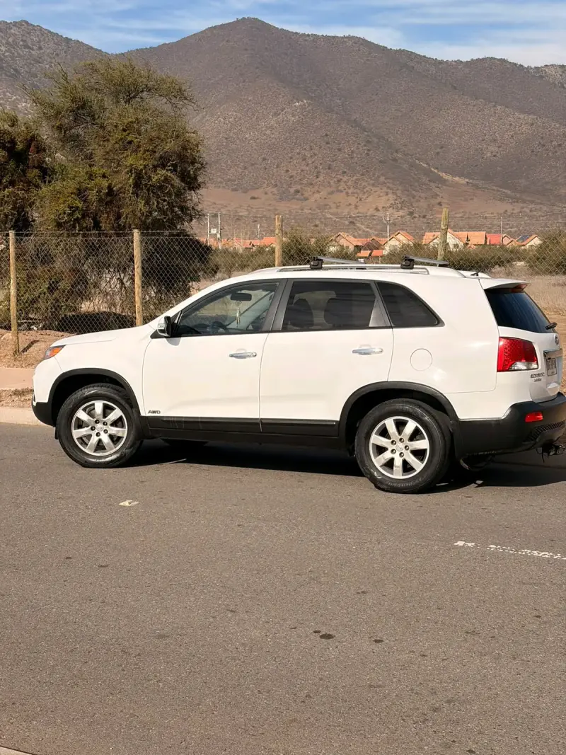 SUV Kia Sorento 2011 en buen estado - 3