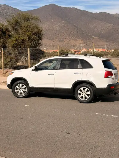 SUV Kia Sorento 2011 en buen estado - miniatura 3
