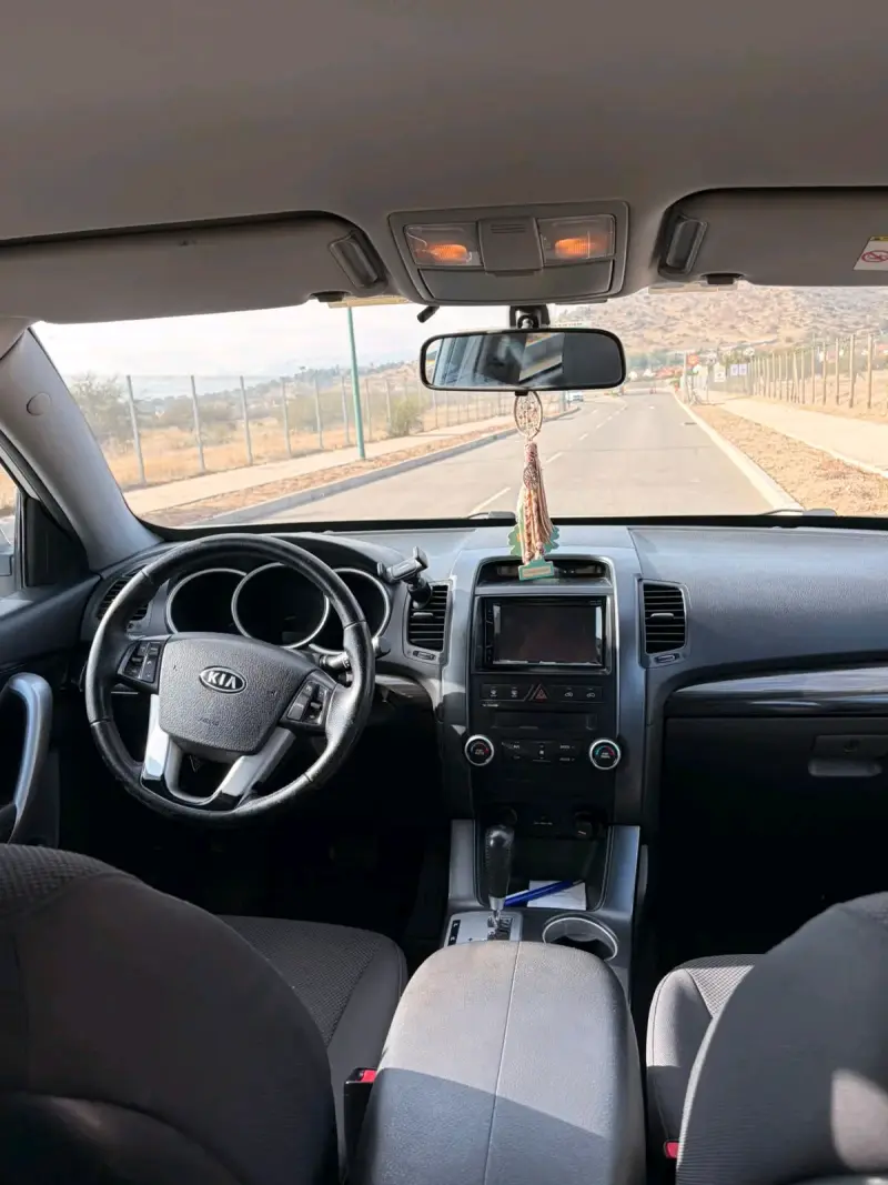 SUV Kia Sorento 2011 en buen estado - 4