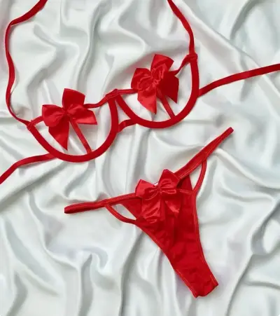 Conjunto lencería rojo con lazos decorativos - miniatura 1