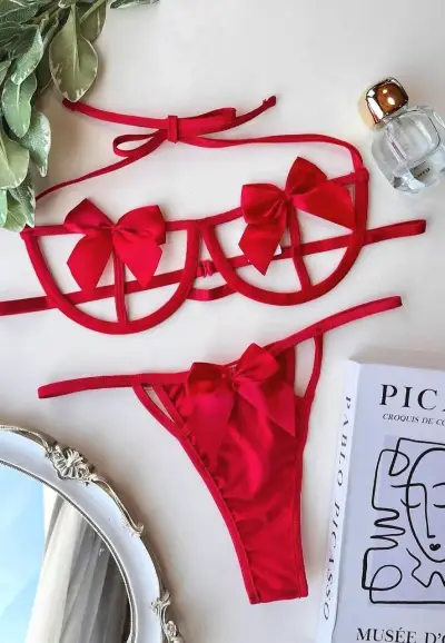 Conjunto lencería rojo con lazos decorativos - miniatura 2