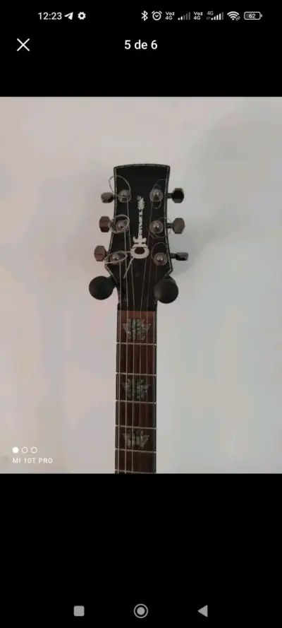 Guitarra eléctrica Charvel con diseño elegante - miniatura 3