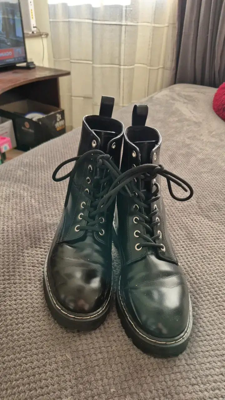 Botas negras de cuero sintético estilo militar - 1
