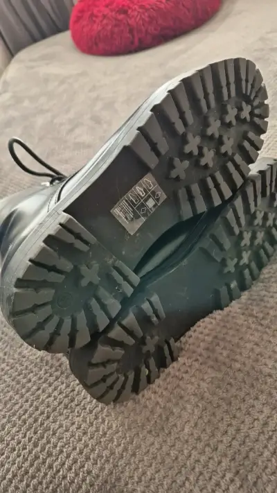 Botas negras de cuero sintético estilo militar - miniatura 5