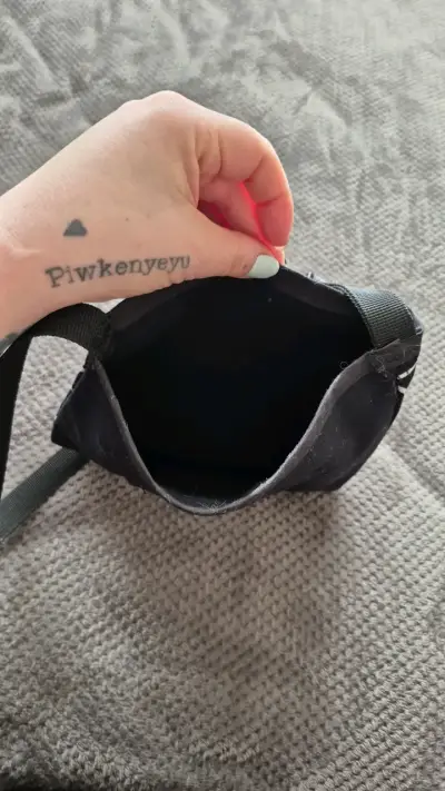 Bandolera negra con diseño de telaraña - miniatura 4