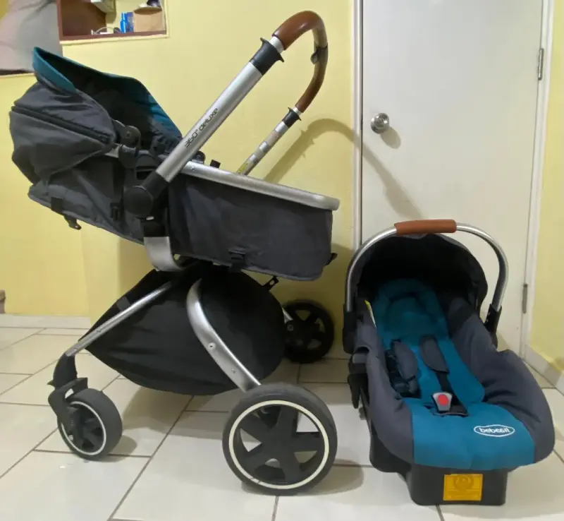 Coche de bebé BebeDue con silla de auto - 1