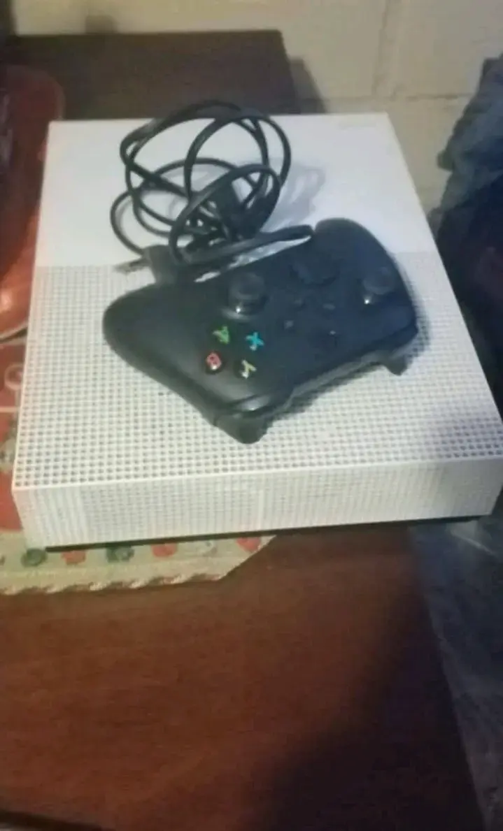 Consola Xbox con control - 2