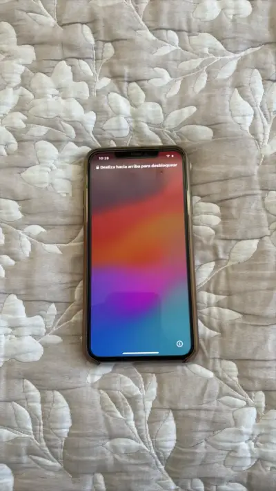 iPhone 11 Pro Max en excelente  estado con funda - miniatura 1