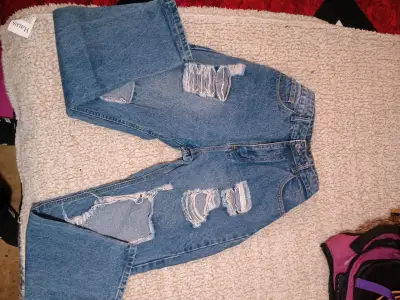 Jeans negros y mas - miniatura 3