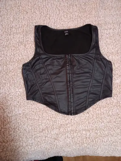 Top de cuero sintético negro Shein - miniatura 1
