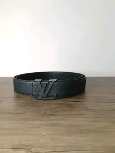 Cinturón de cuero con hebilla LV - miniatura 1