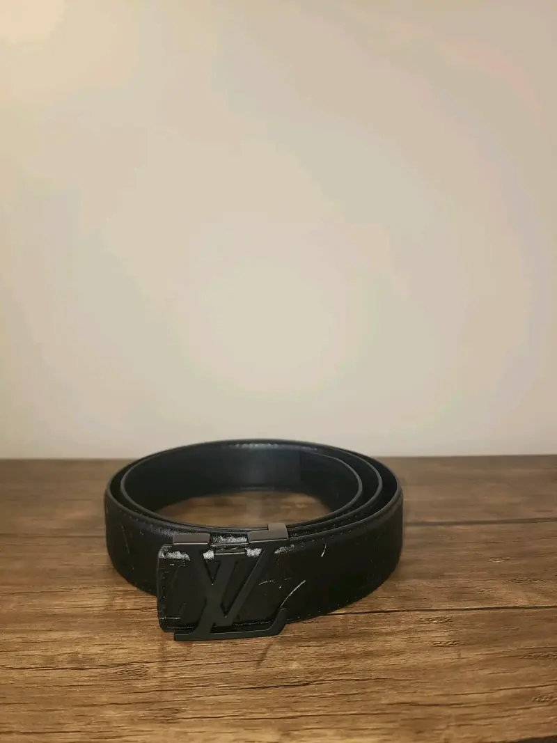 Cinturón de cuero con hebilla LV - 1
