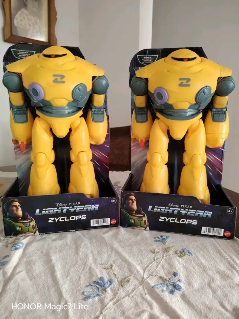Figuras de acción Buzz Lightyear y Zyclops - 2