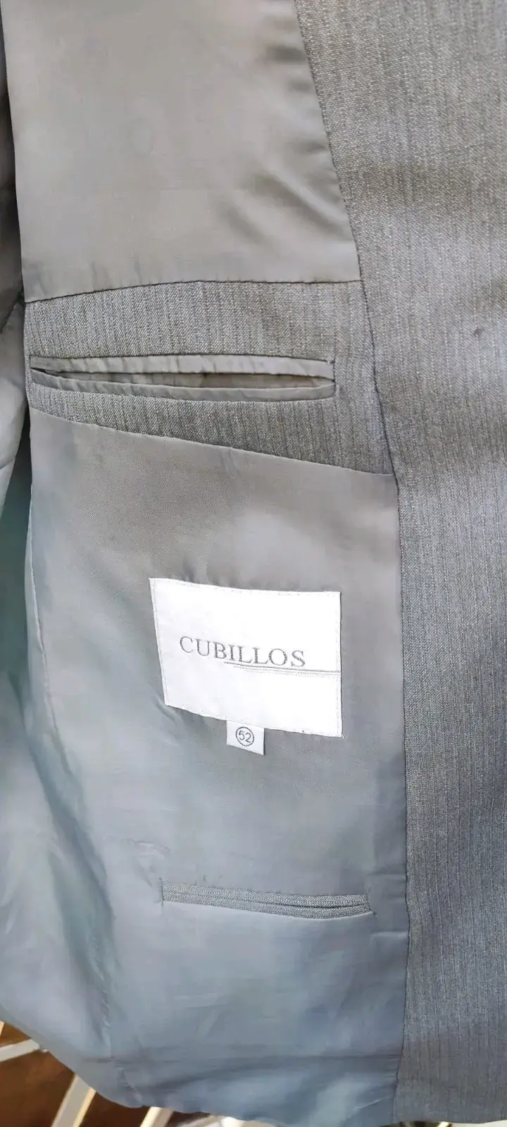 Elegante traje gris para hombre - 2