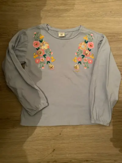 Polera manga larga con bordado floral talla 8 - miniatura 1