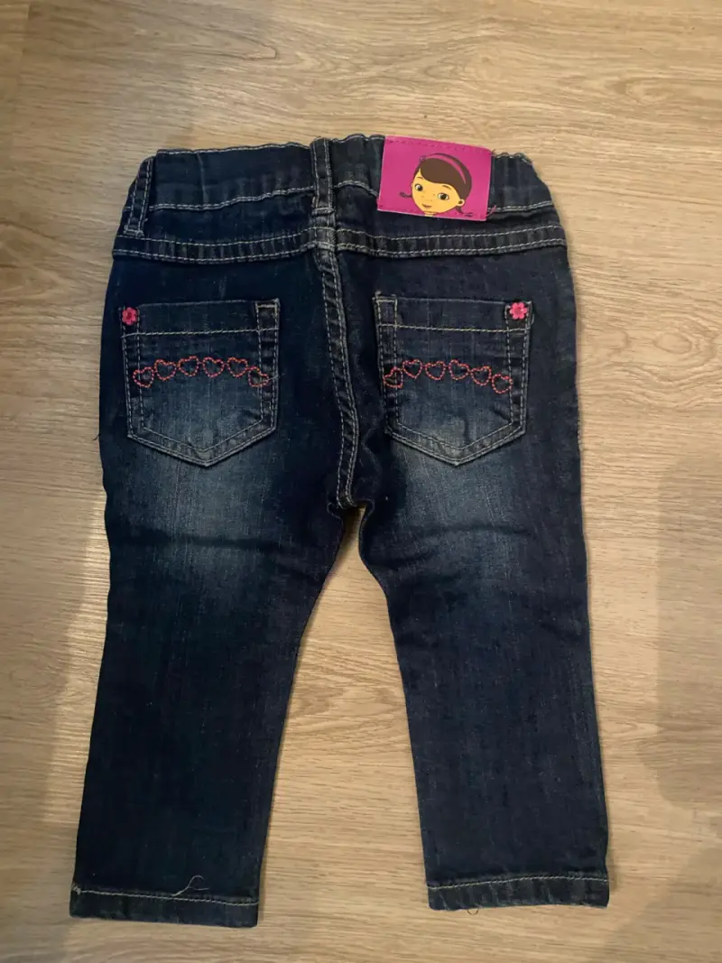 Jeans infantiles con parches decorativos - 2