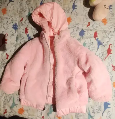 Chaqueta rosada de invierno para niña - miniatura 2