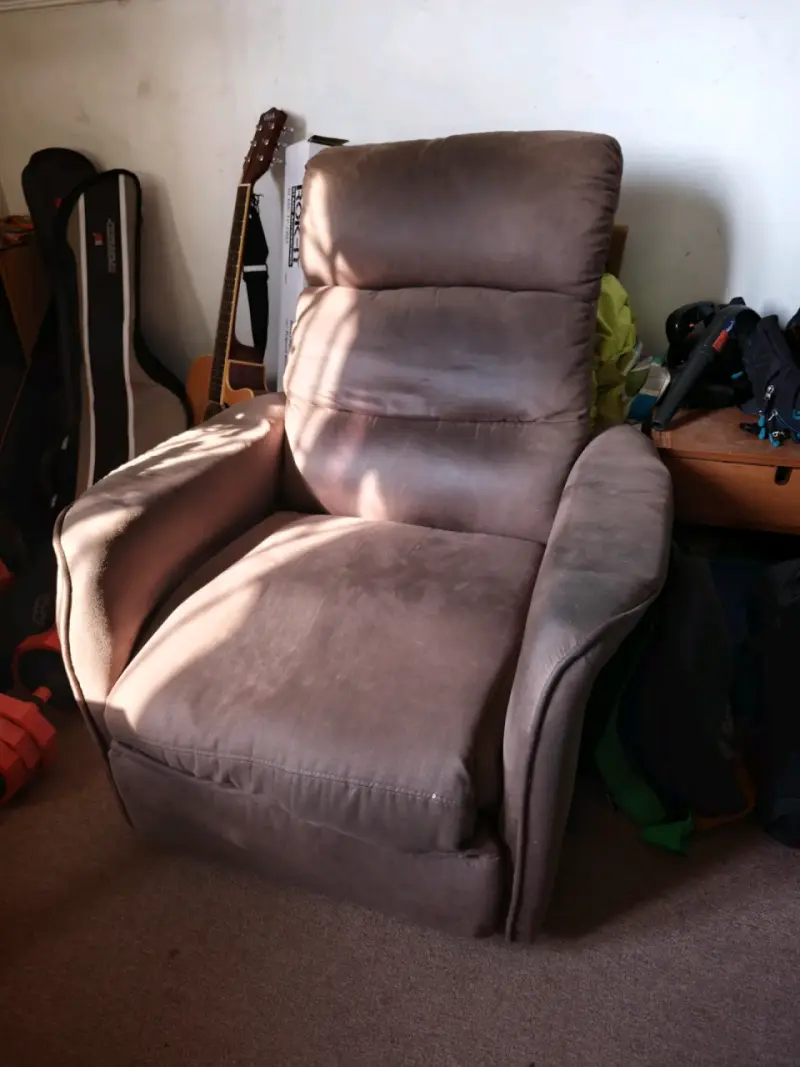 Sillón reclinable de tela - 1