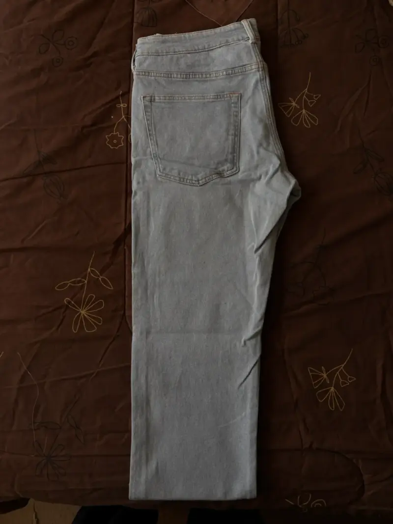 Jeans de mezclilla azul claro para hombre - 4