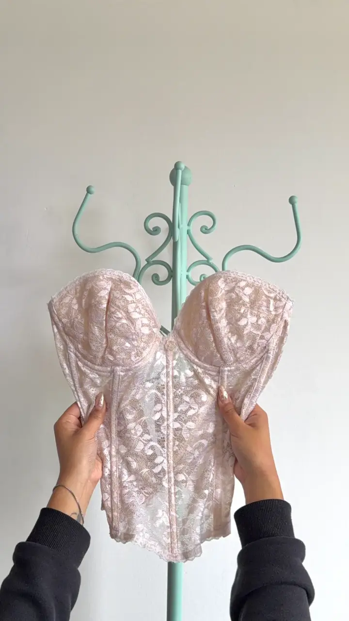 Corset de encaje beige elegante