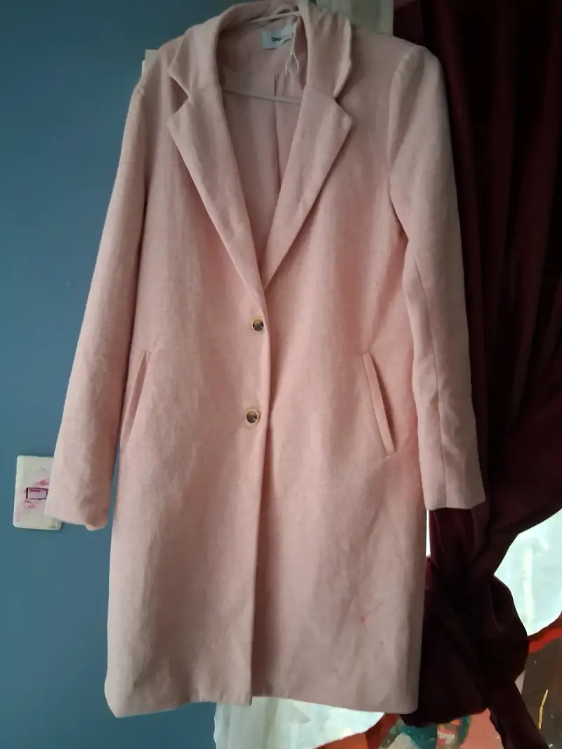 Abrigo rosado Only talla M - 1