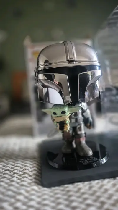 Figura Funko Pop Mandalorian con Baby Yoda - miniatura 1