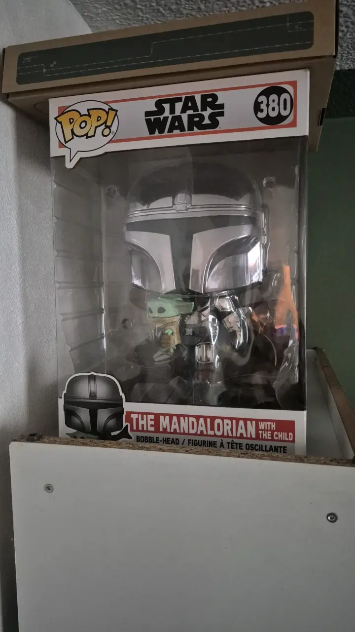 Figura Funko Pop Mandalorian con Baby Yoda - 2