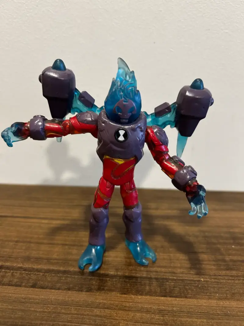 Figura de acción Ben 10 Heatblast 14 cm Articulada - 1