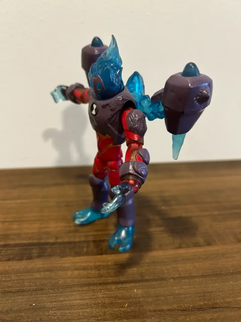 Figura de acción Ben 10 Heatblast 14 cm Articulada - 3