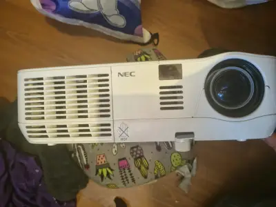 Proyector NEC V260R con HDMI y DLP - miniatura 2