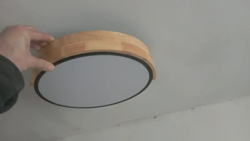 Lámpara de techo LED con marco de madera - 1