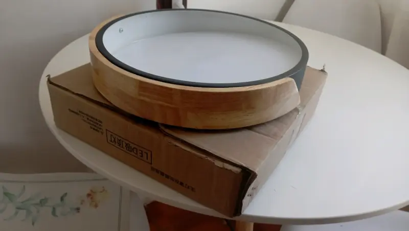 Lámpara de techo LED con marco de madera - 1