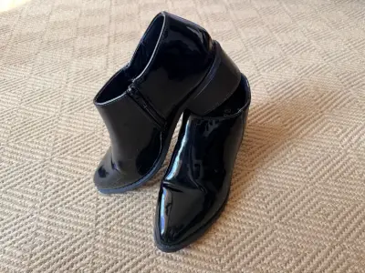 Botines de charol negro con tacón - miniatura 1
