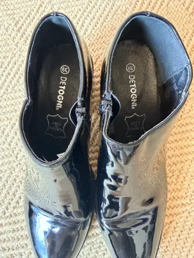 Botines de charol negro con tacón - miniatura 3