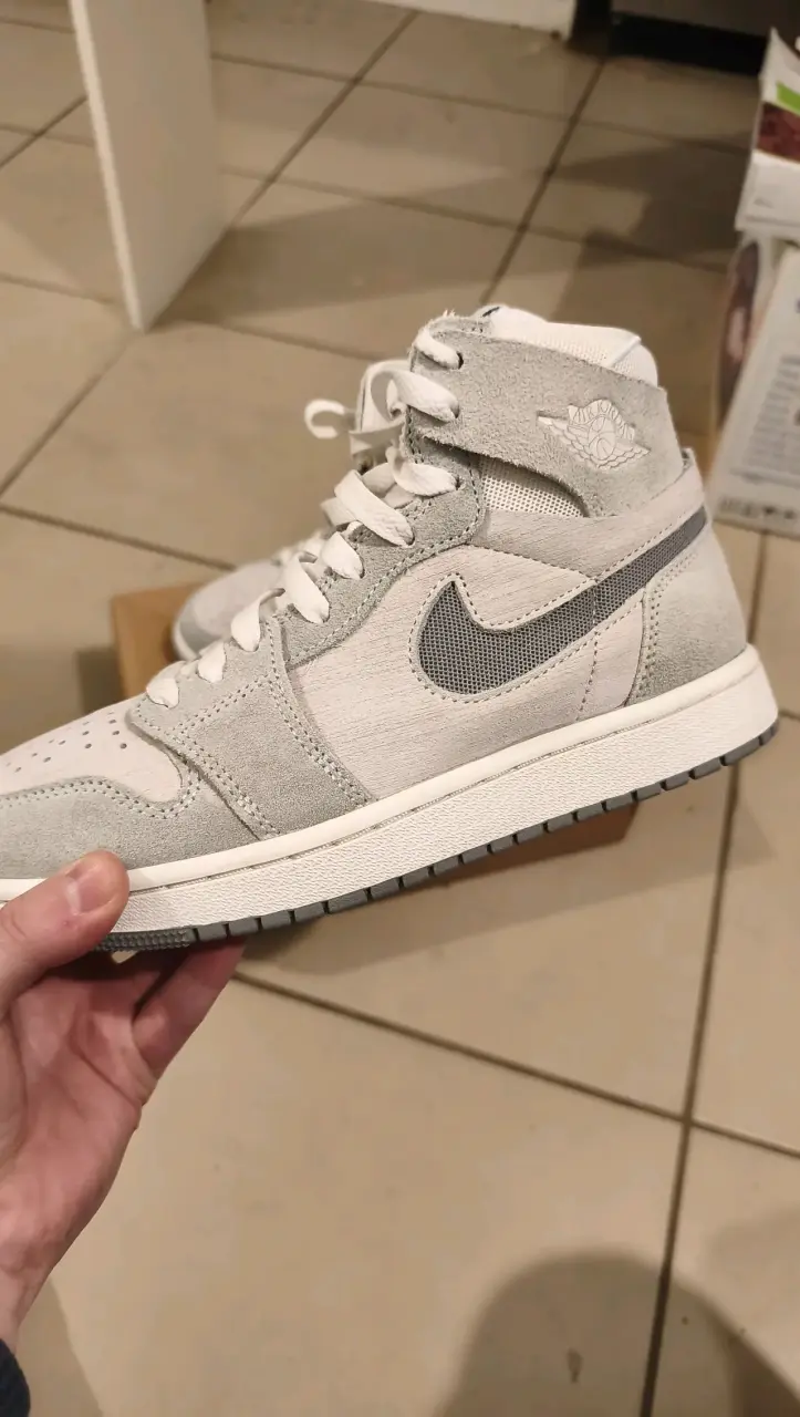 Zapatillas deportivas grises de gamuza