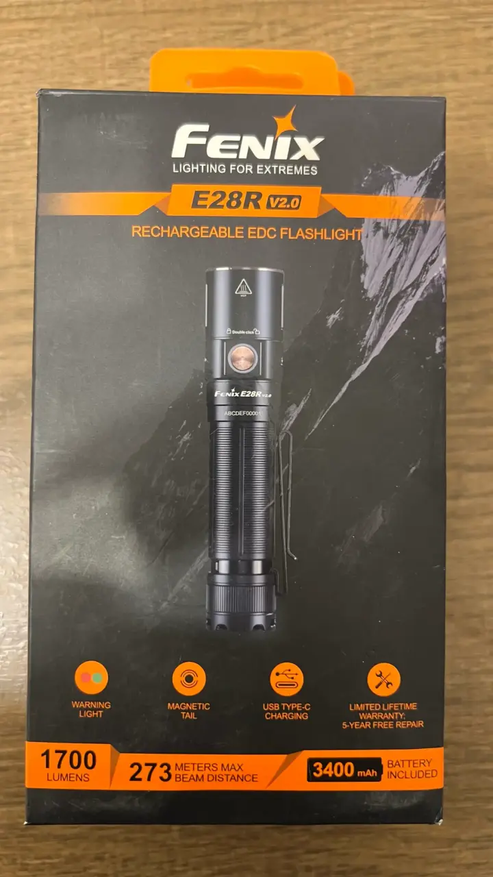 Linterna recargable Fenix E28R V2.0 1700 lúmenes